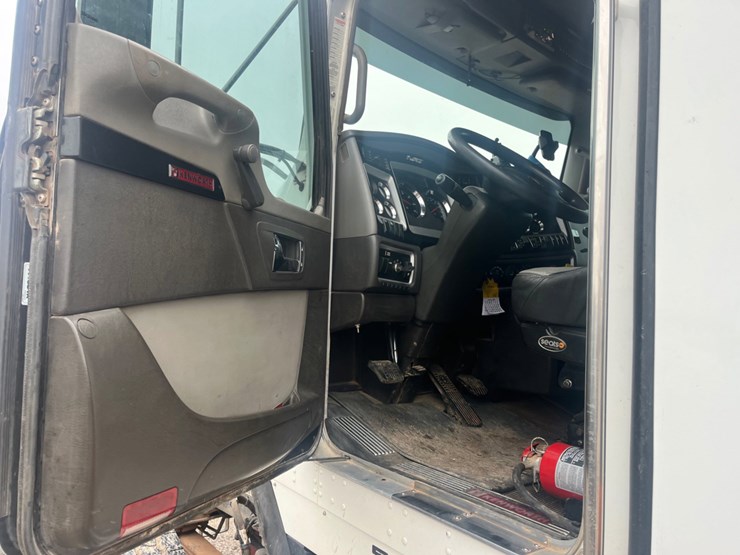 2015-kenworth-t800-image-28