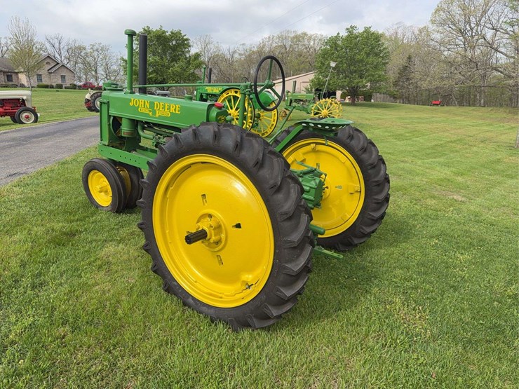 john-deere-b-image-3