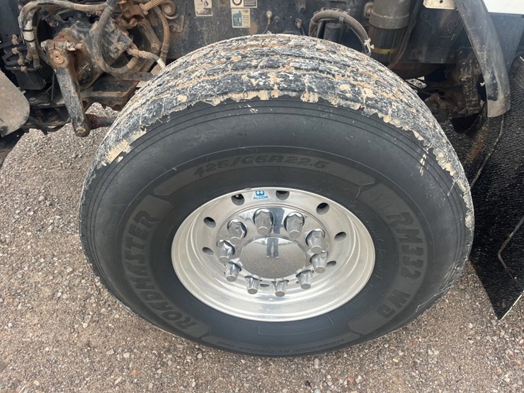 2015-kenworth-t800-image-12