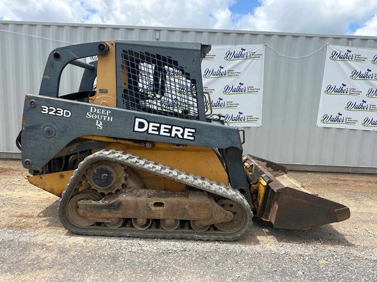 deere-323d-image-1