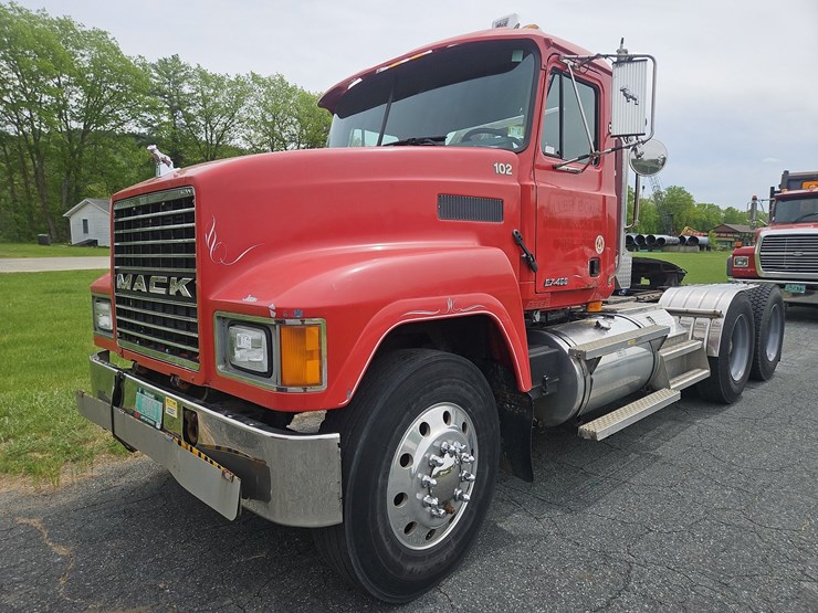 2000-mack-ch613-image-1