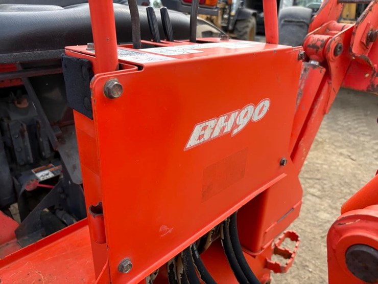 2007-kubota-l3830hst-image-23