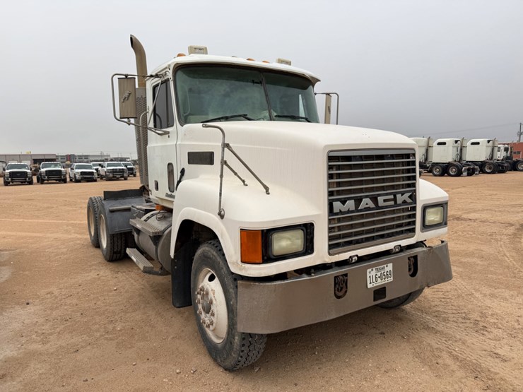 2001-mack-ch613-image-3