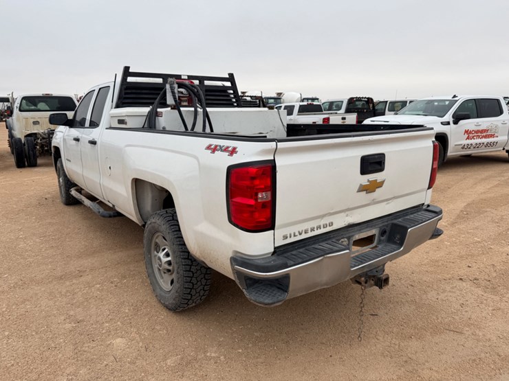 2018-chevrolet-silverado-2500hd-image-13