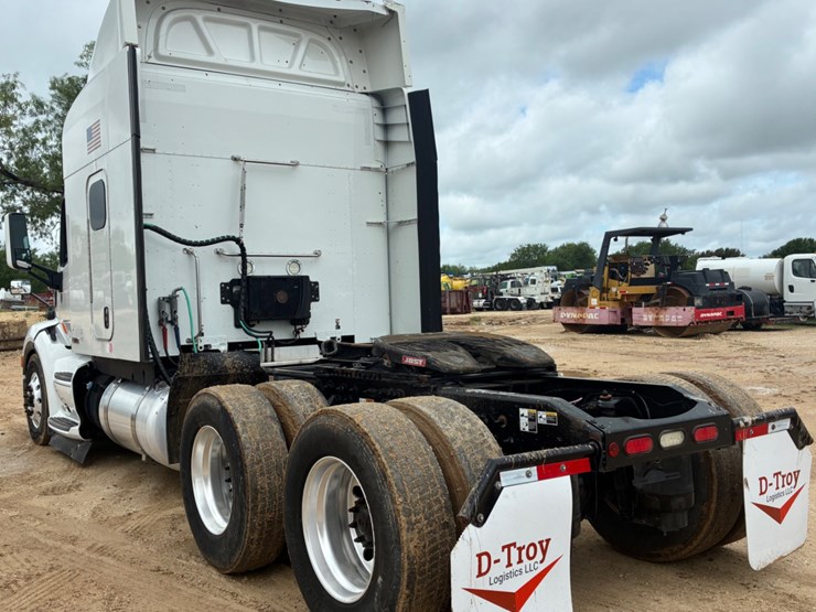 2019-peterbilt-579-image-6
