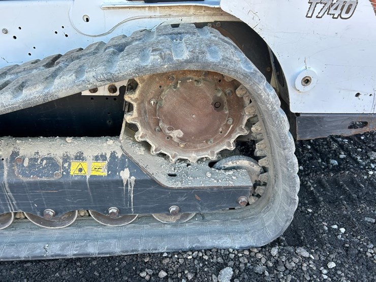 2023-bobcat-t740-image-18