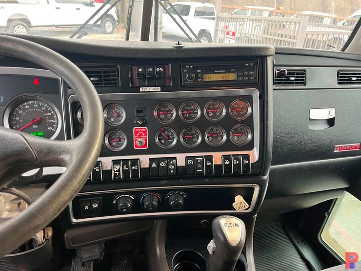 2008-kenworth-t800-image-9
