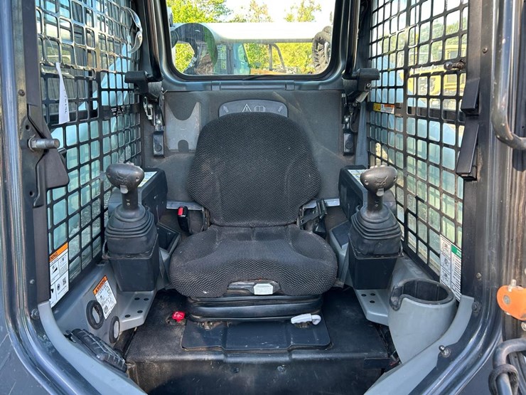 2023-bobcat-t740-image-19