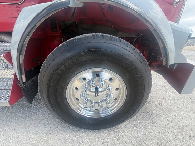 2011-kenworth-t800-image-22