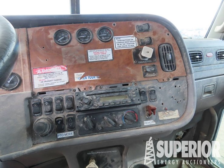 2008-peterbilt-365-image-10