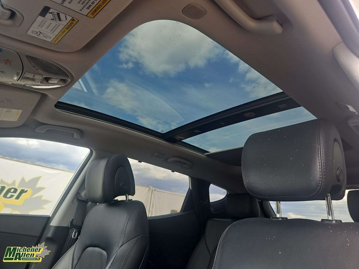2015-hyundai-santa-fe-image-16