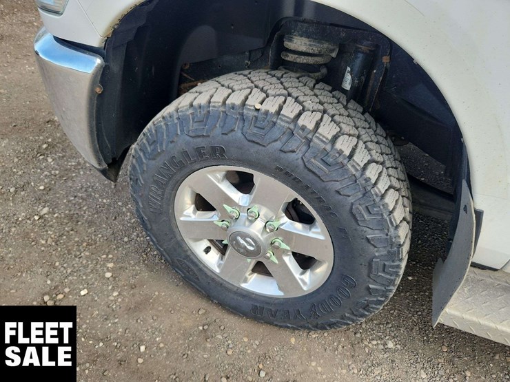 2015-ram-2500-slt-image-32