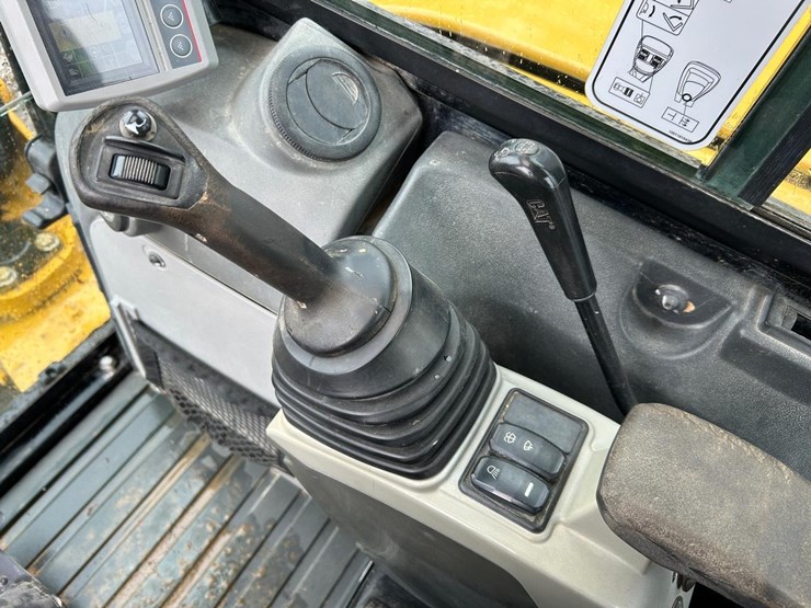 2016-caterpillar-305e2-image-22