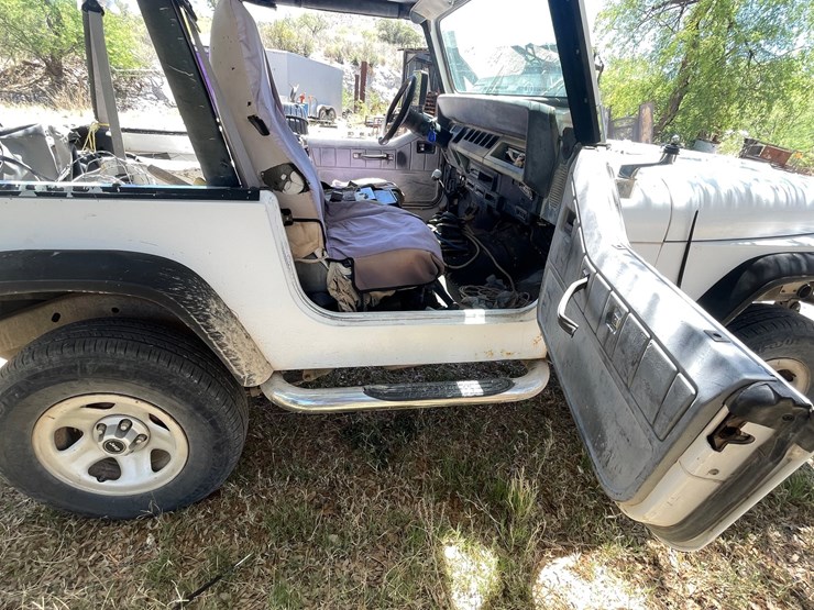 1994-jeep-wrangler-image-25
