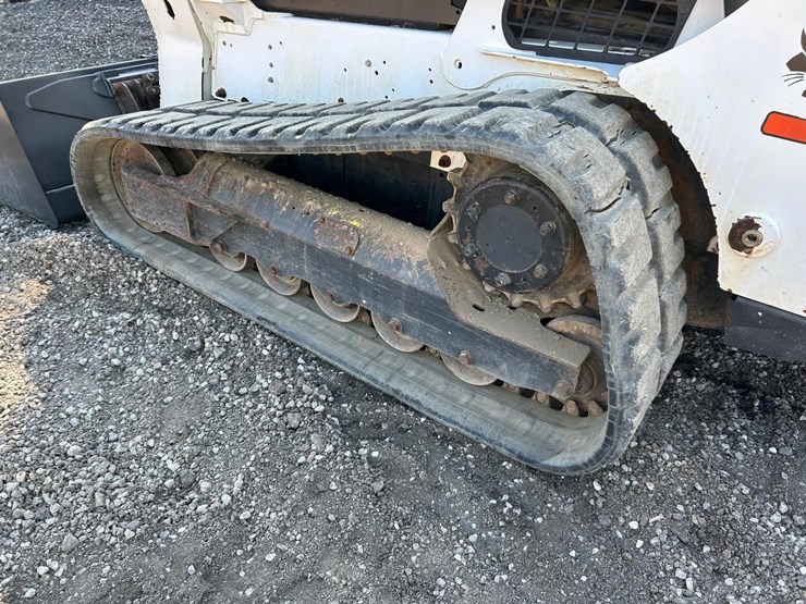 2016-bobcat-t740-image-16