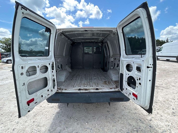 2009-ford-cargo-image-21