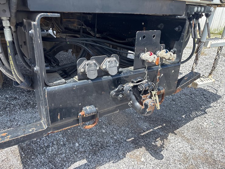 2020-freightliner-m2-106-image-7