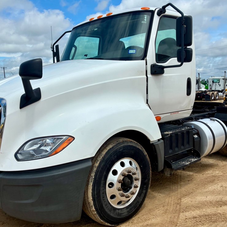 2018 INTERNATIONAL LT