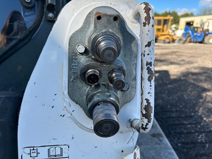 2023-bobcat-t740-image-11
