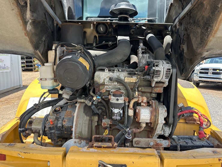 2012-deere-244j-image-11