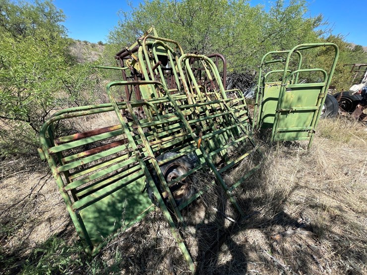 #1023-•-powder-river-cattle-chute-with-arch-frames-image-2