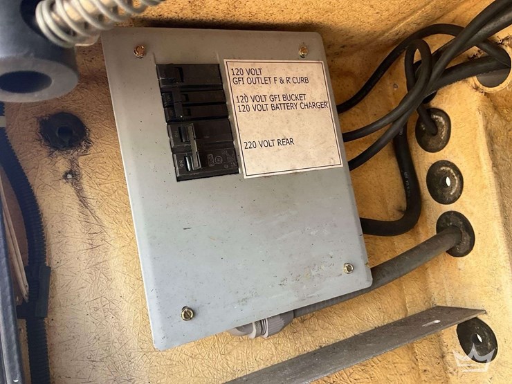 2005-gmc-c4500-versalift-tel29n-02-29ft.-insulated-bucket-truck-image-31