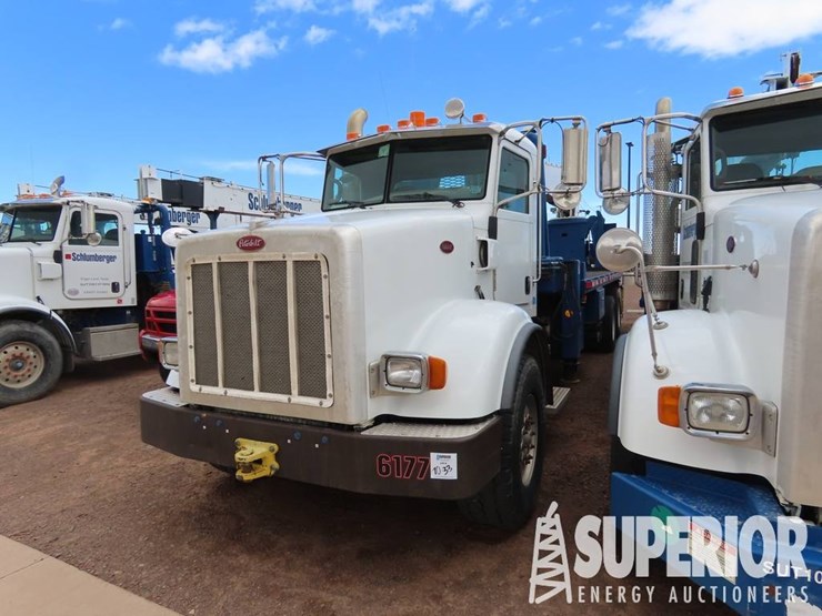 2008-peterbilt-365-image-2