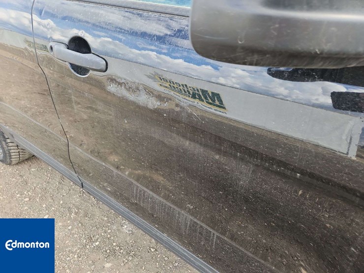 2018-ford-explorer-image-36