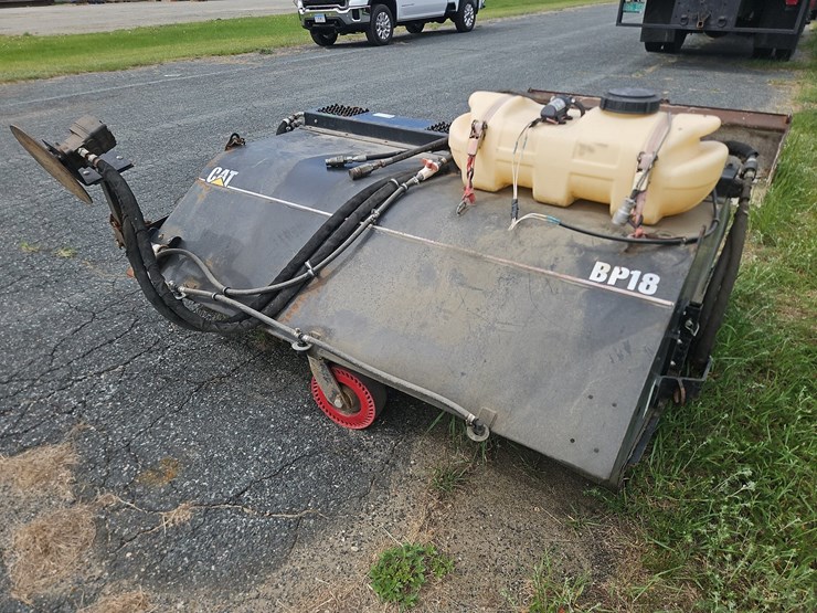 caterpillar-74"-bp18-pickup-sweeper-image-1