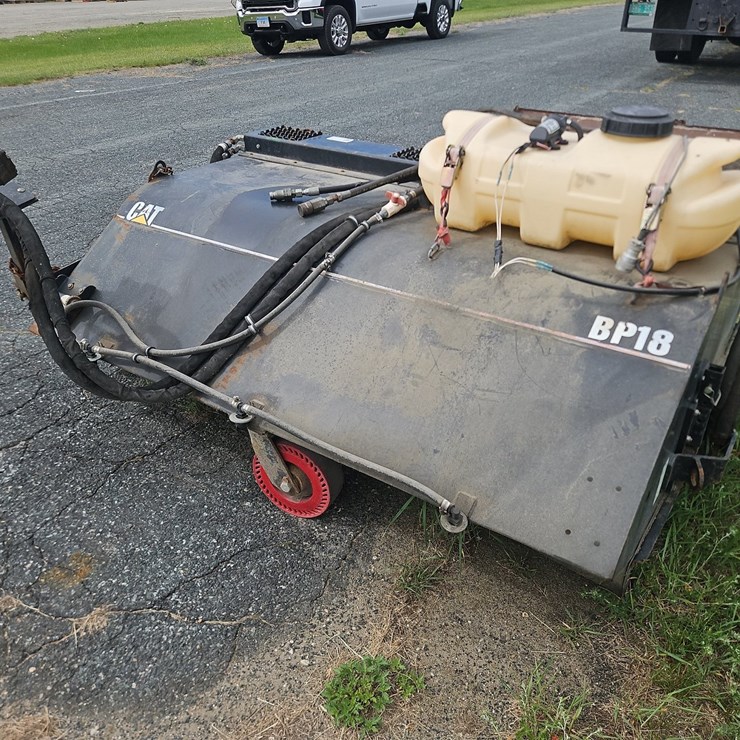 CATERPILLAR 74" BP18 PICKUP SWEEPER