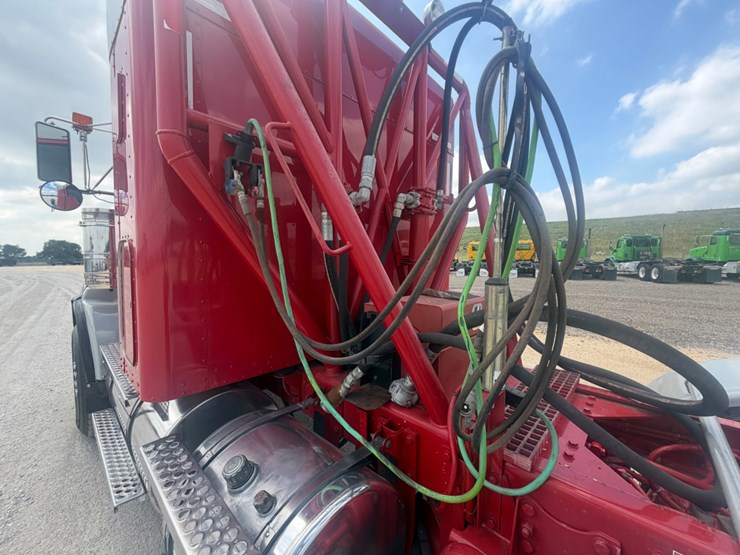 2011-kenworth-t800-image-24