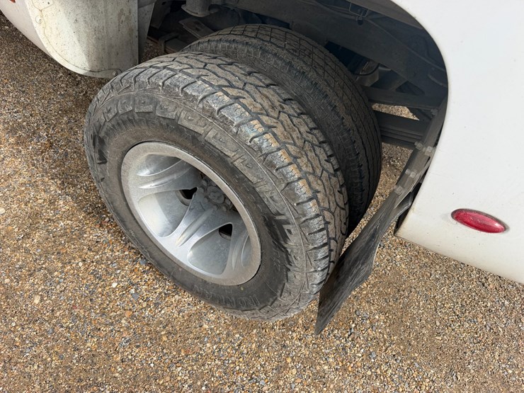 2011-chevrolet-silverado-3500-image-5