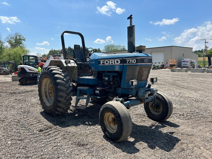 ford-7710-image-6