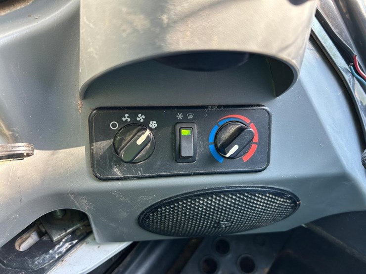 2021-bobcat-t770-image-27