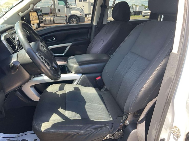 2017-nissan-titan-image-19