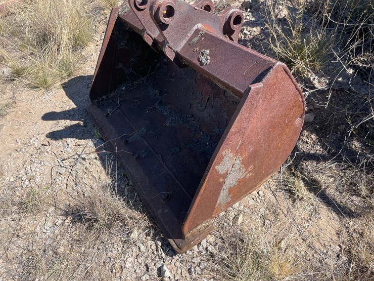 #1044-•-backhoe-bucket,-with-cutting-edge-image-2