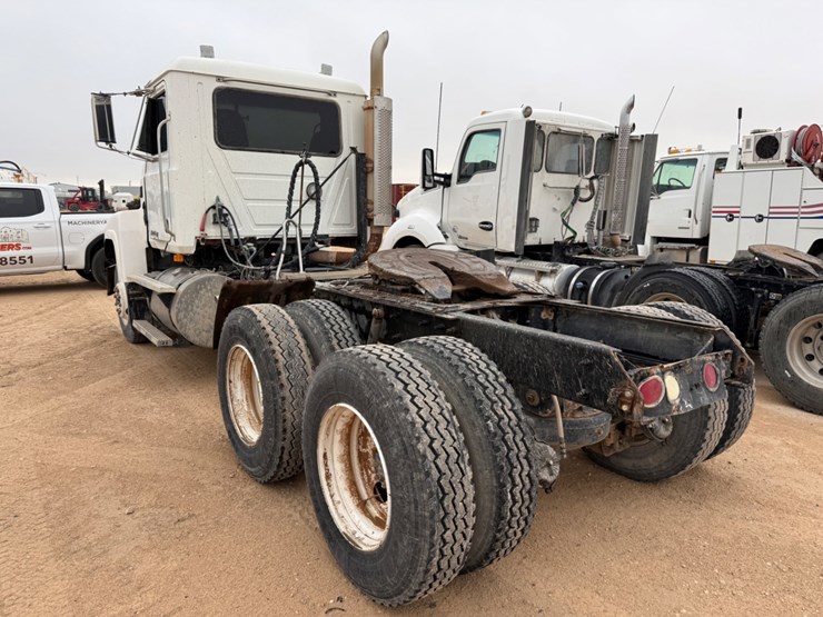 2001-mack-ch613-image-6
