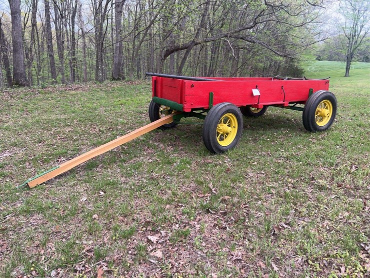 john-deere-wagon-image-1