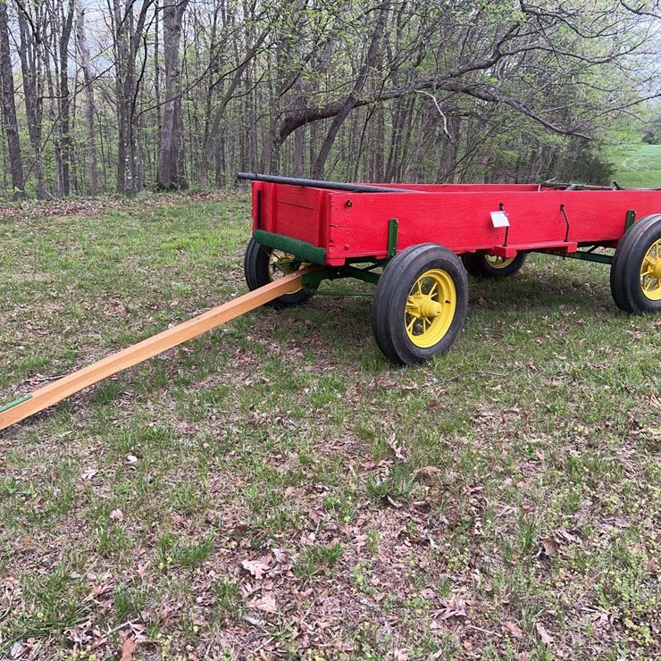 John Deere Wagon