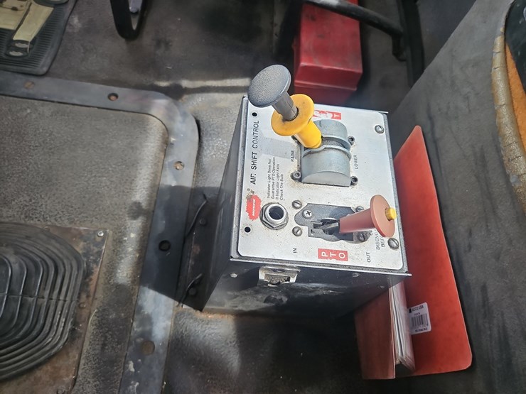 2000-mack-ch613-image-25