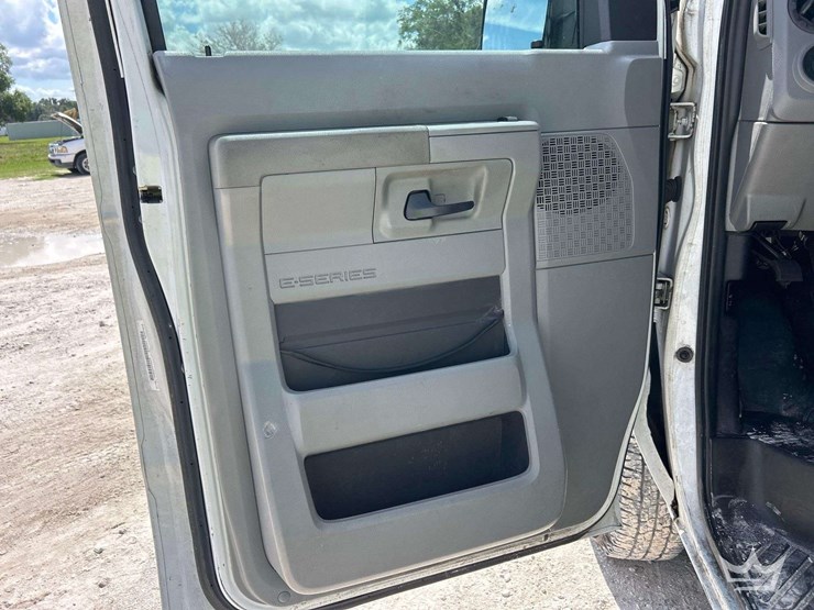 2009-ford-cargo-image-11