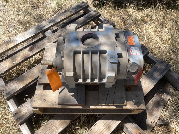 #1073-•-sutorbilt-positive-displacement-blower-image-1