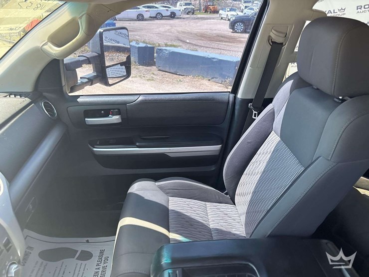 2016-toyota-tundra-image-14