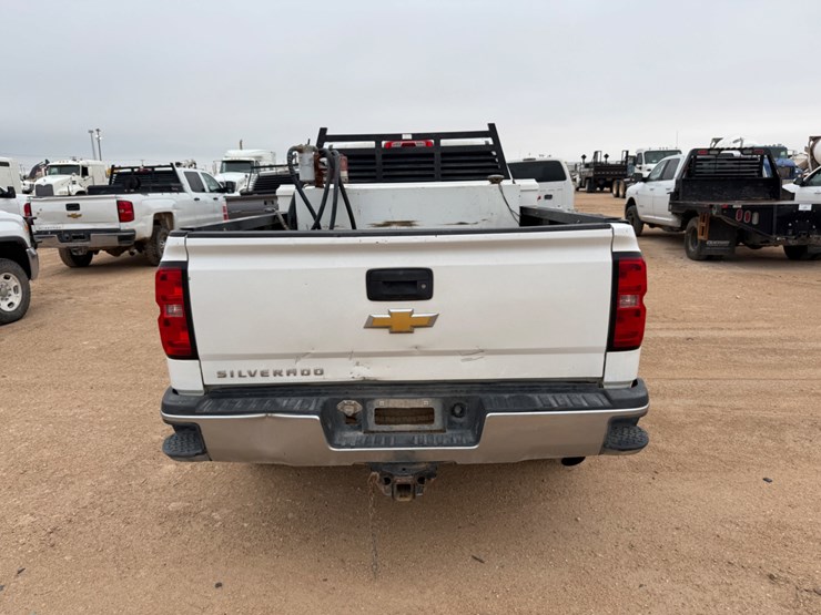 2018-chevrolet-silverado-2500hd-image-12