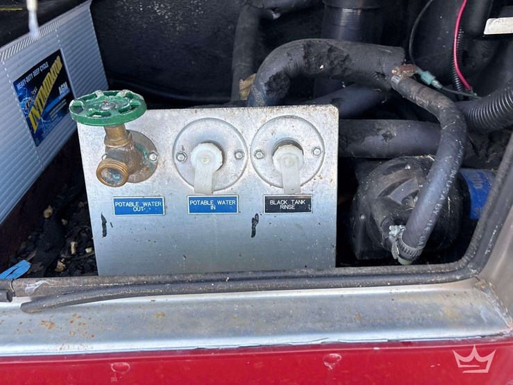 2007-freightliner-m2-106-image-33