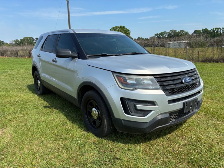 2017-ford-explorer-image-3