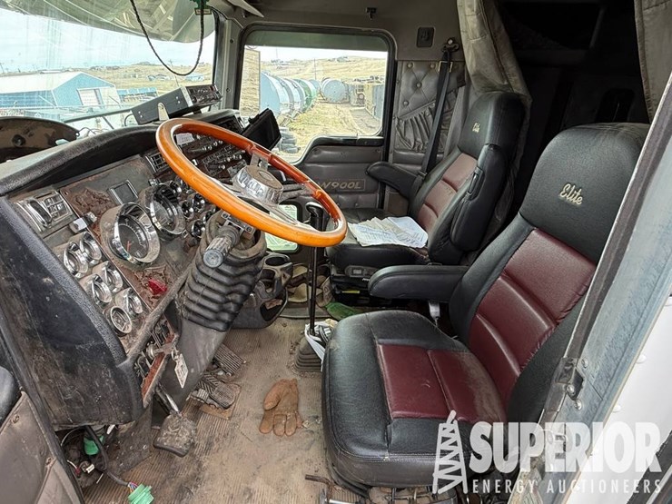 2004-kenworth-w900b-image-6