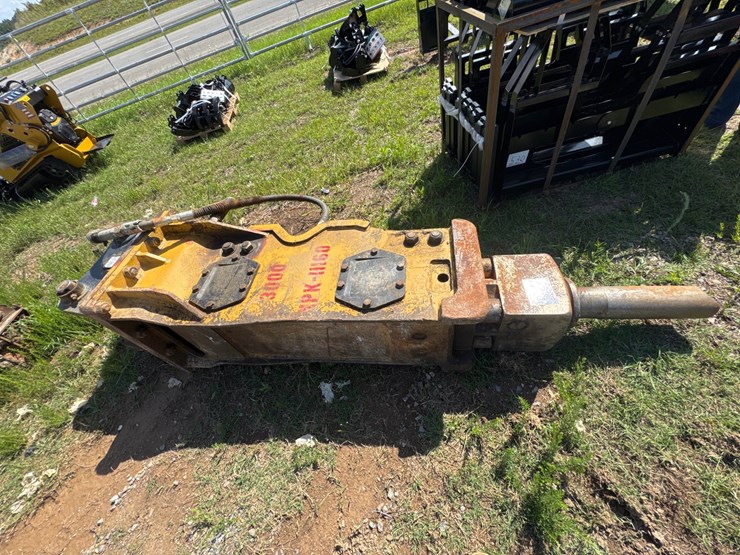 caterpillar-320-image-1