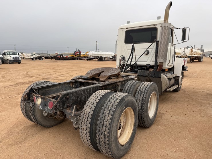 2001-mack-ch613-image-4