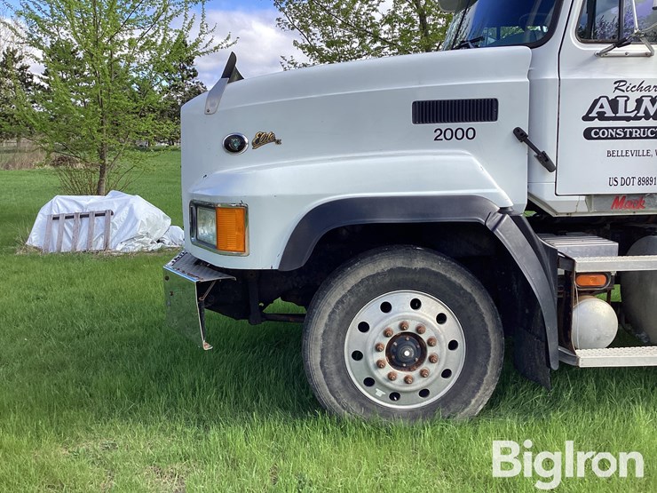 2000-mack-cl713-image-11